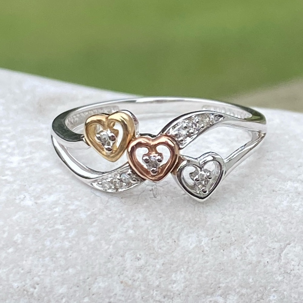 SOLD 💲3 heart Diamond 10k white gold ring with yellow and rose gold accent - Picture 5 of 15